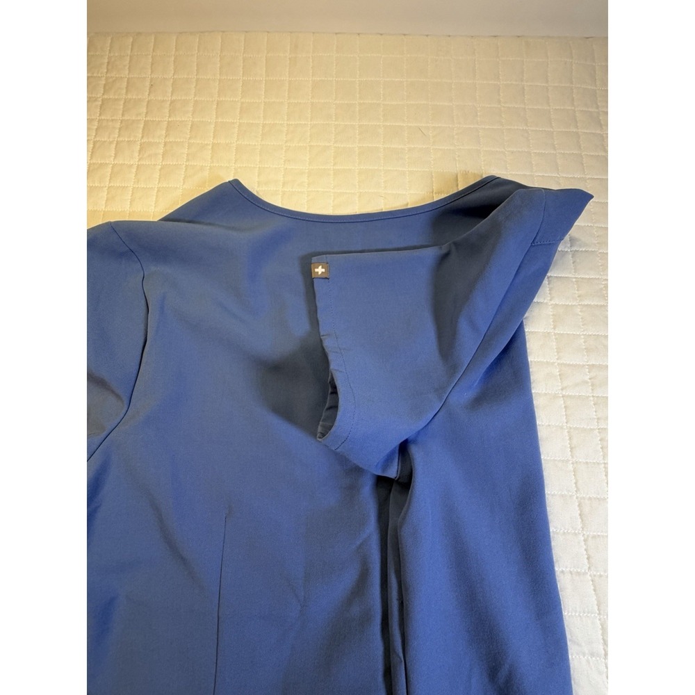 Figs Technical Collection Scrub Set Medium blue V Neck Top And Pants Tacked Hem - Picture 11 of 14
